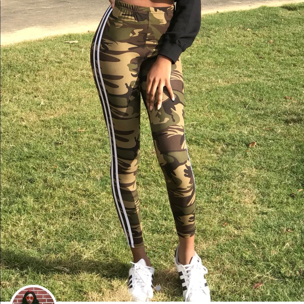 Camouflage leggings white stripes